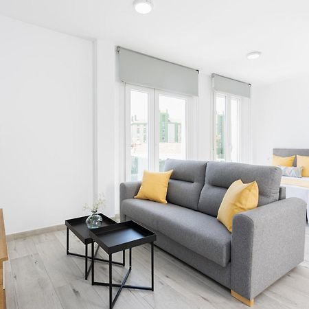 Apartamentos La Pelusa Malaga Room photo