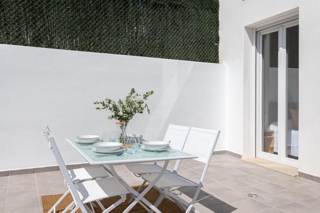 Apartamentos La Pelusa Malaga Exterior photo