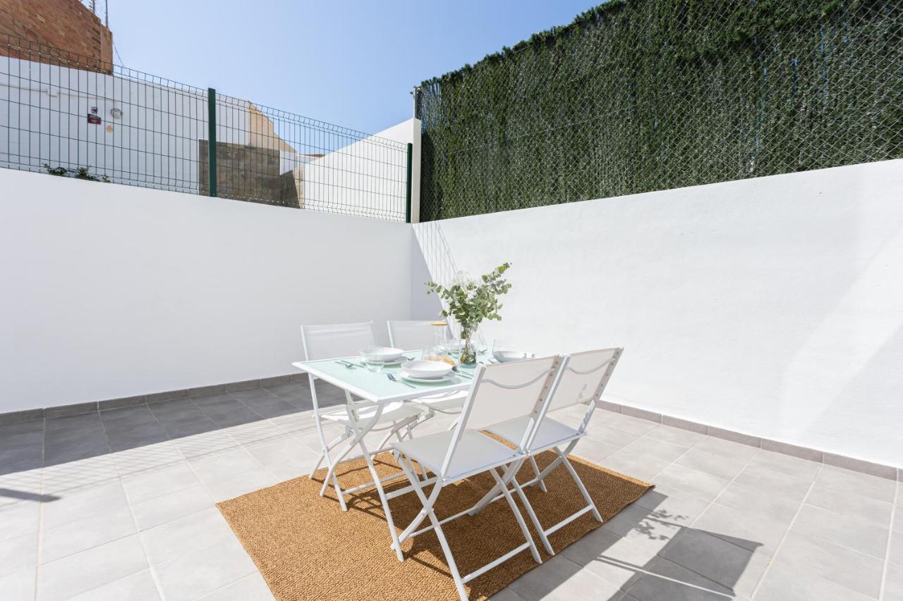 Apartamentos La Pelusa Malaga Exterior photo