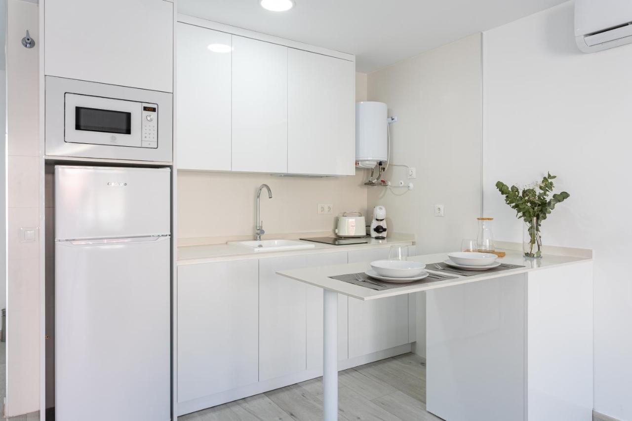 Apartamentos La Pelusa Malaga Exterior photo