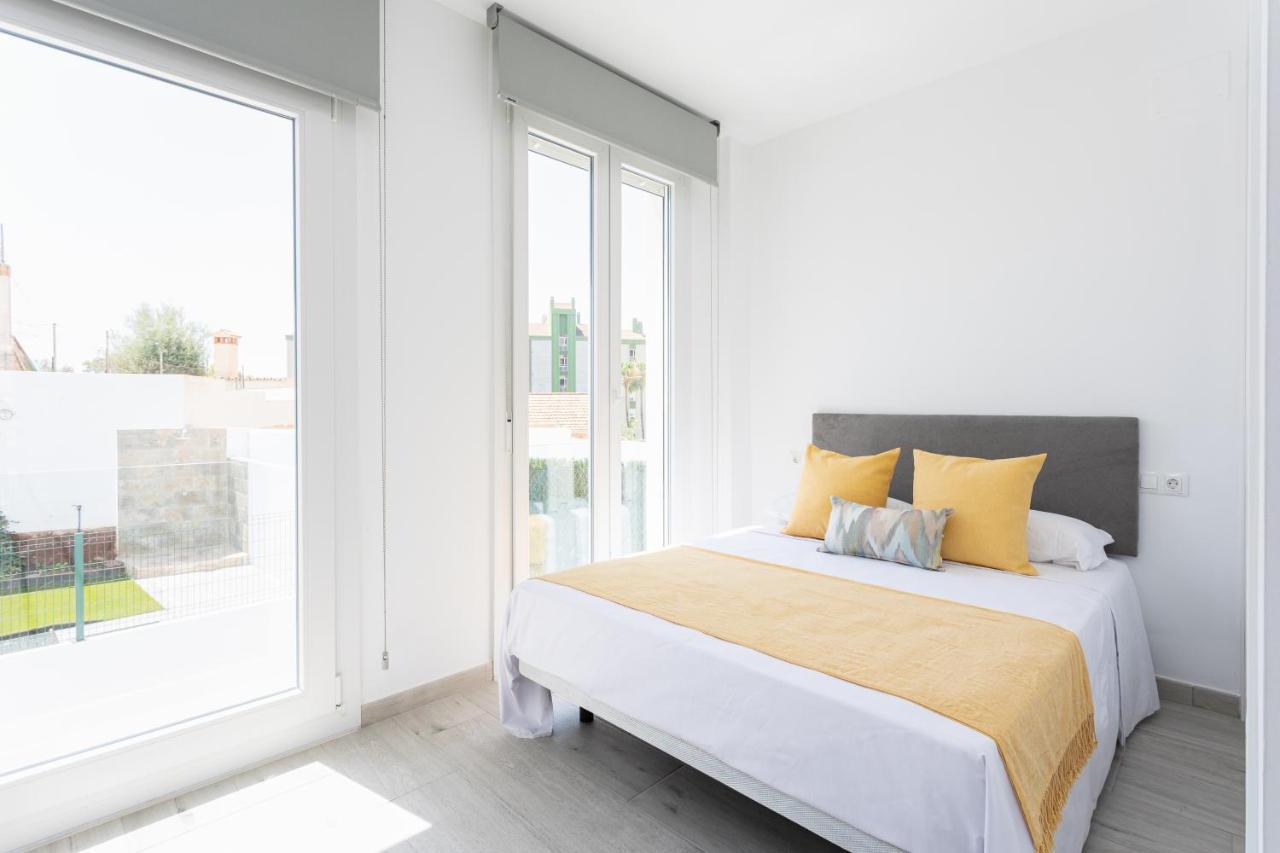 Apartamentos La Pelusa Malaga Exterior photo