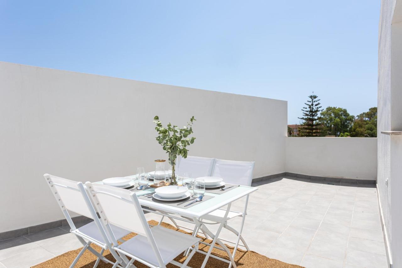 Apartamentos La Pelusa Malaga Exterior photo