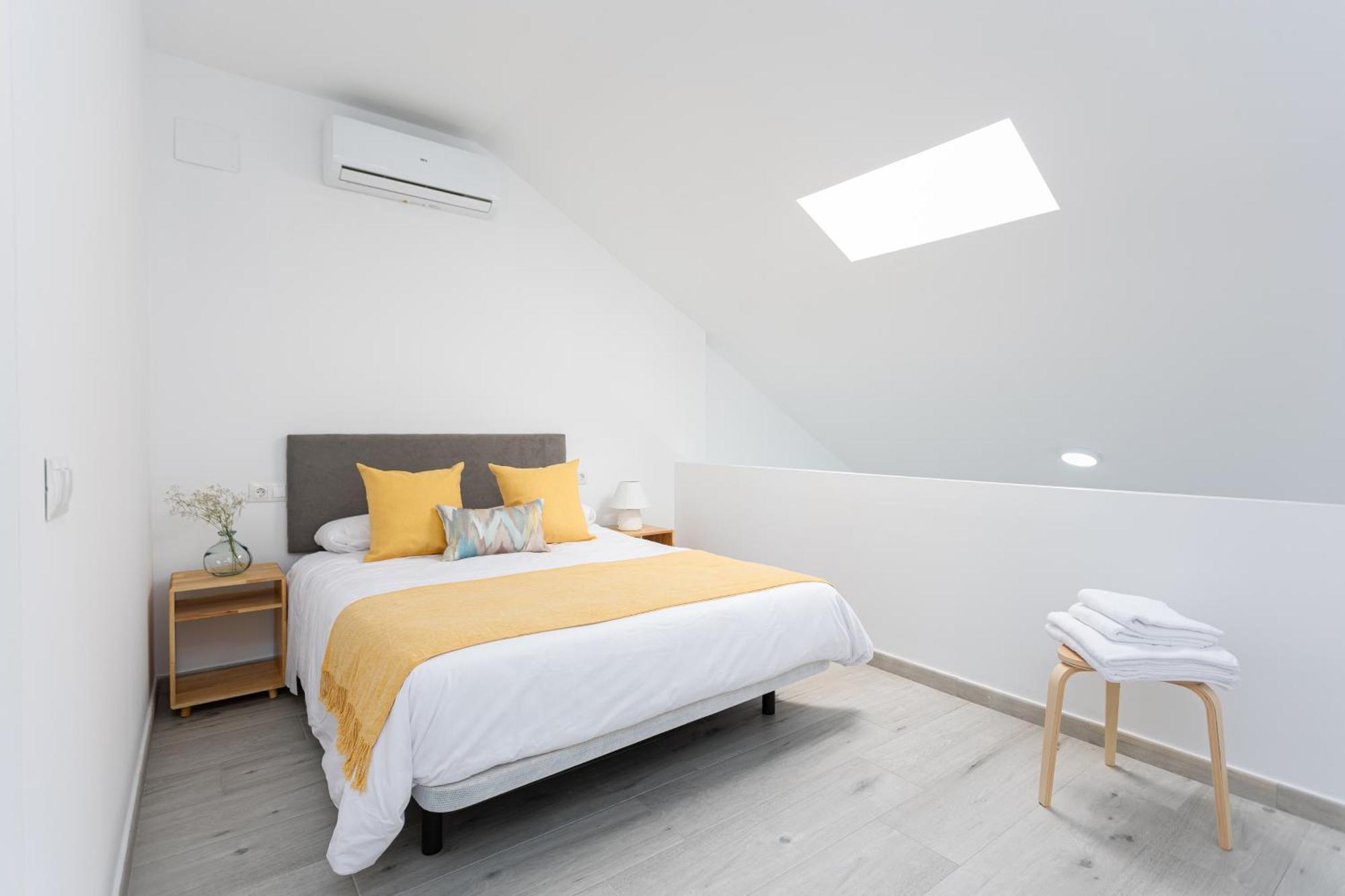 Apartamentos La Pelusa Malaga Exterior photo